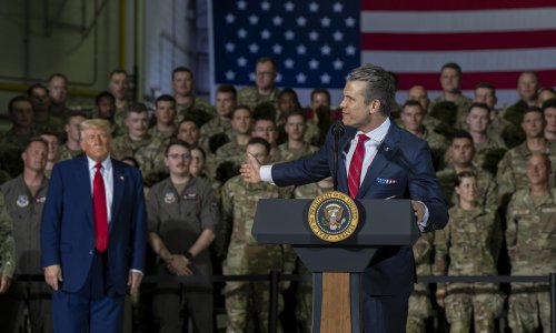 Photo: DoD photo by U.S. Navy Petty Officer 1st Class Alexander Kubitza/DVIDS