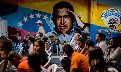Venezuelans queue to receive electronic identity cards. - Photo: Federico Parra/AFP/Getty Images
