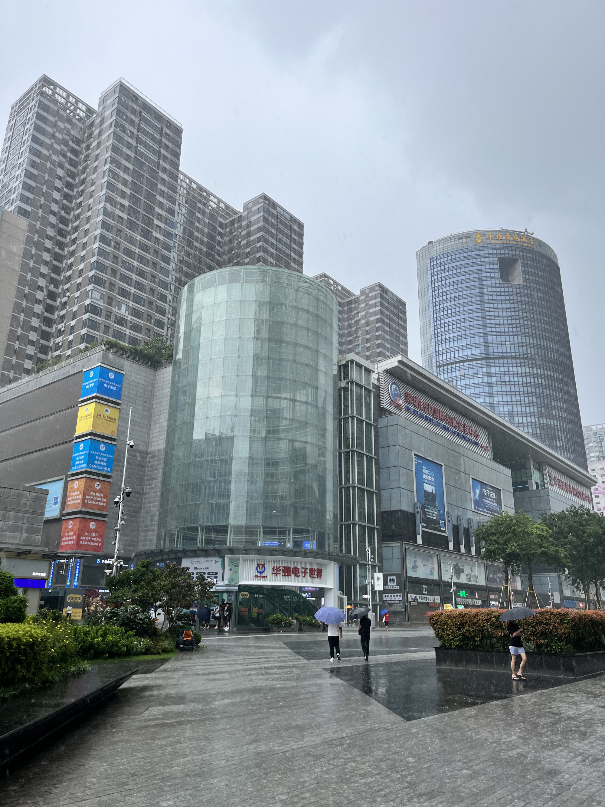 A Rainy Day at Huaqiangbei, Photo credit: Qin (Maya) Mei